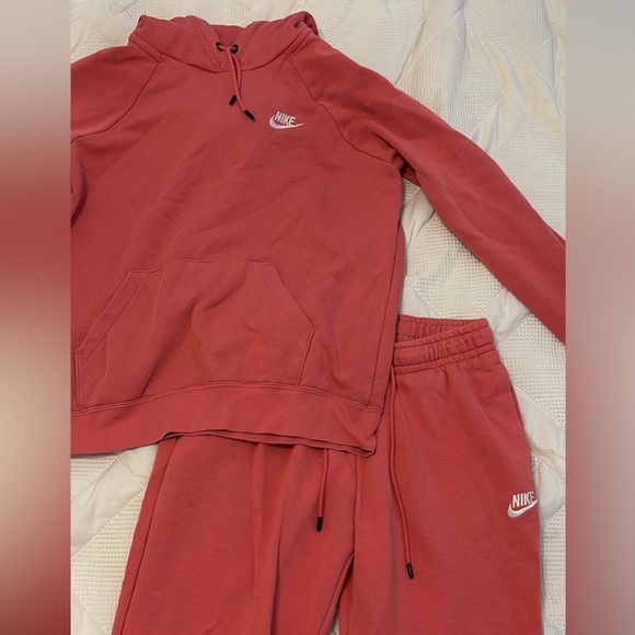 Nike Womens Coral Sweatpants & Hoodie Set - Picture 1 of 4